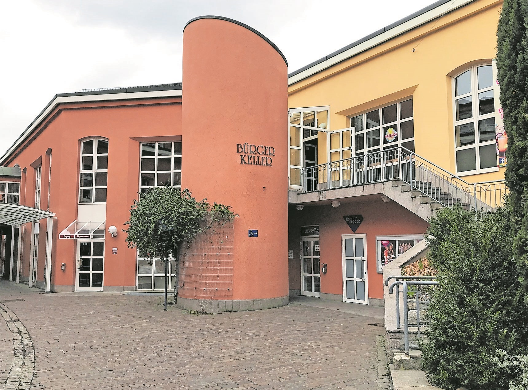 Die Geschäftsführerin der BTMV verhandelt mit dem Jazzclub über die künftige Nutzung des Bürgerkellers als Jazzkeller - mit dem Jazzclub als Betreiber. Noch müssen bestimmte Punkte ausdiskutiert werden, aber der Wille zur Zusammenarbeit sei auf beiden Seiten groß, heißt es von Seiten der BTMV.
