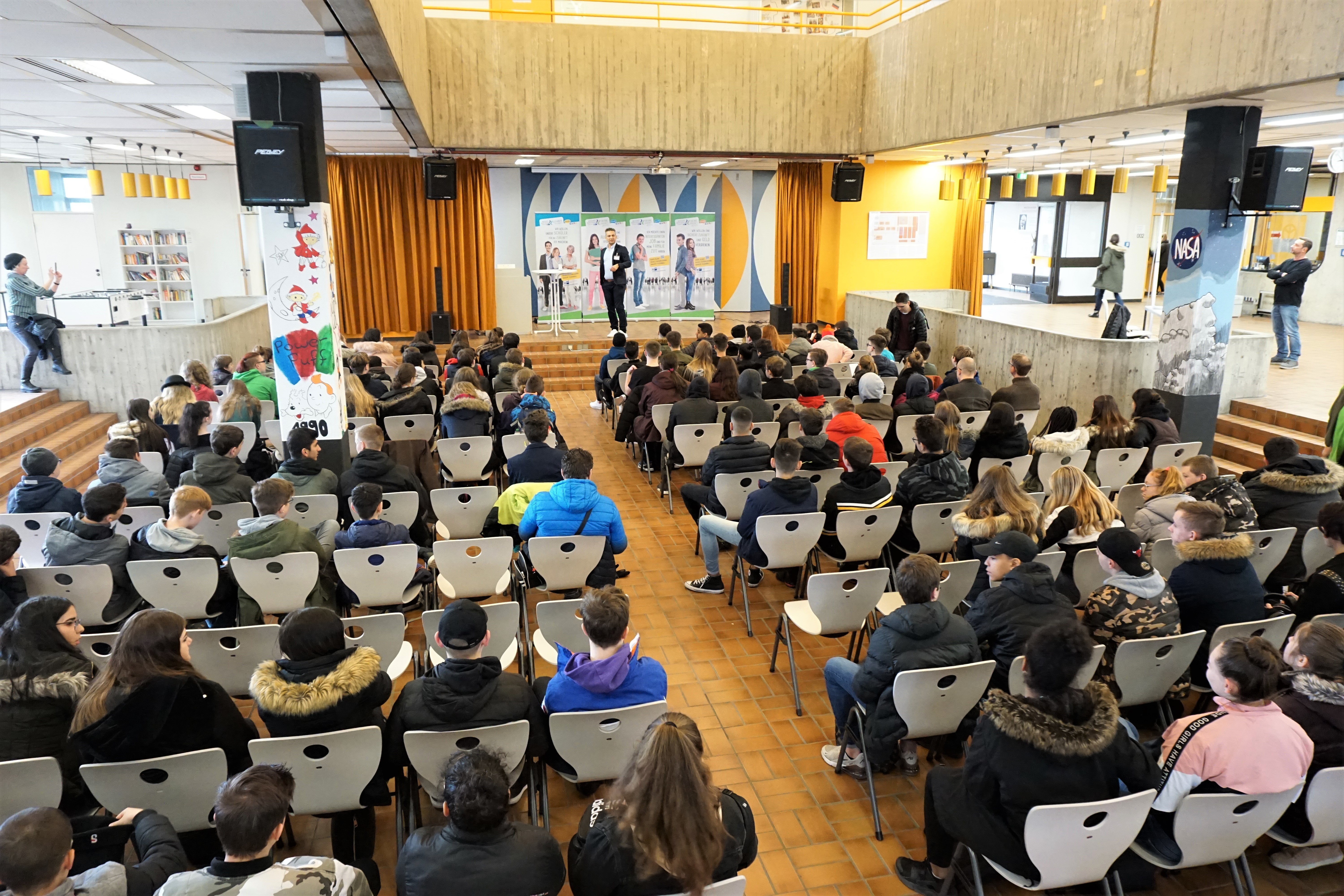 350 Schüler lernen Ausbildungsberufe kennen - IHK-Veranstaltung „Entdecke deinen Beruf“