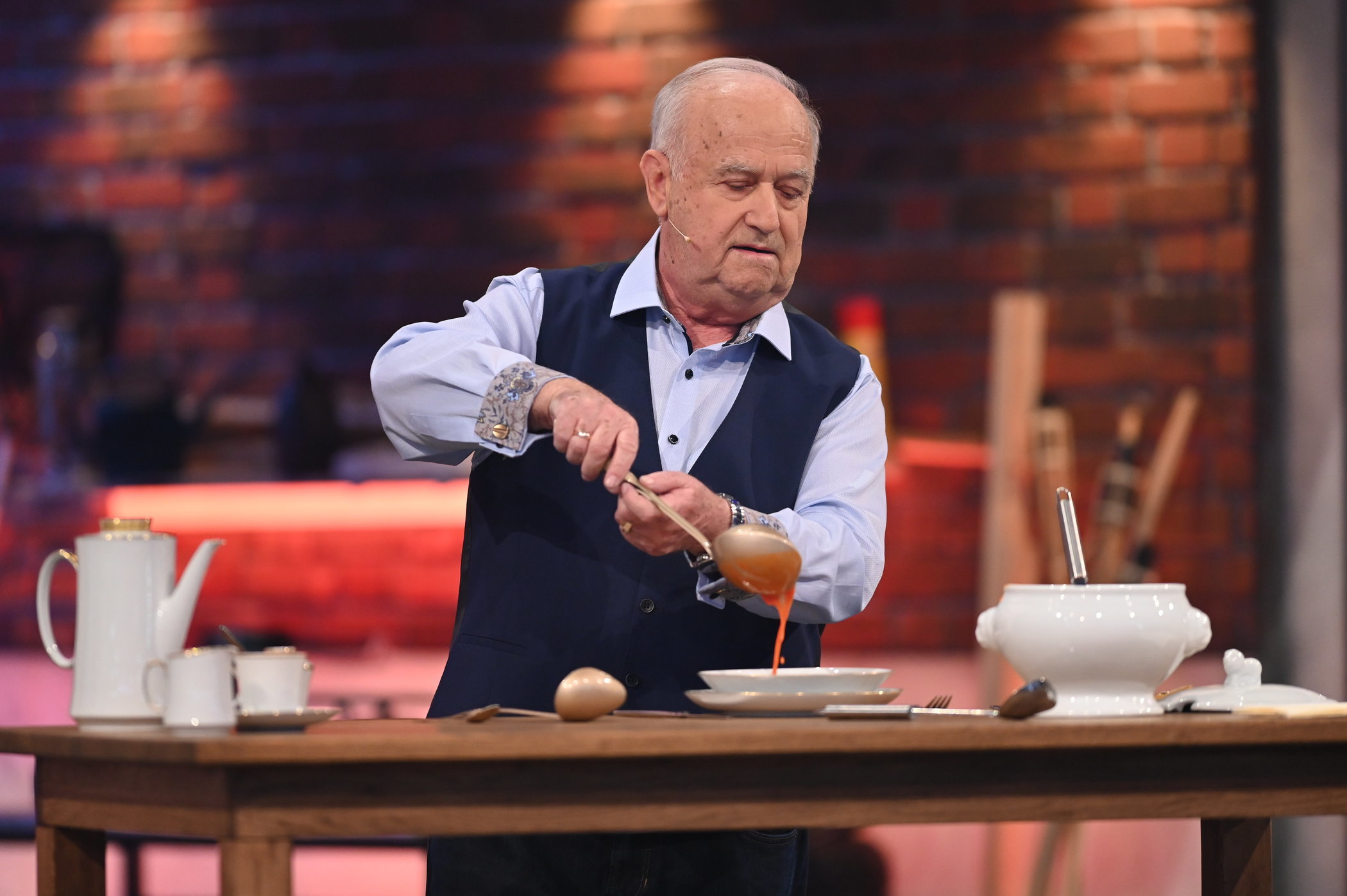 Der 77-jährige Felix Schlindwein aus Karlsdorf-Neuthard stellt seine Erfindung - den verschüttungsfreien Löffel - am Dienstag, 19. März, um 20.15 Uhr in der Sendung "Das Ding des Jahres" auf Prosieben vor.