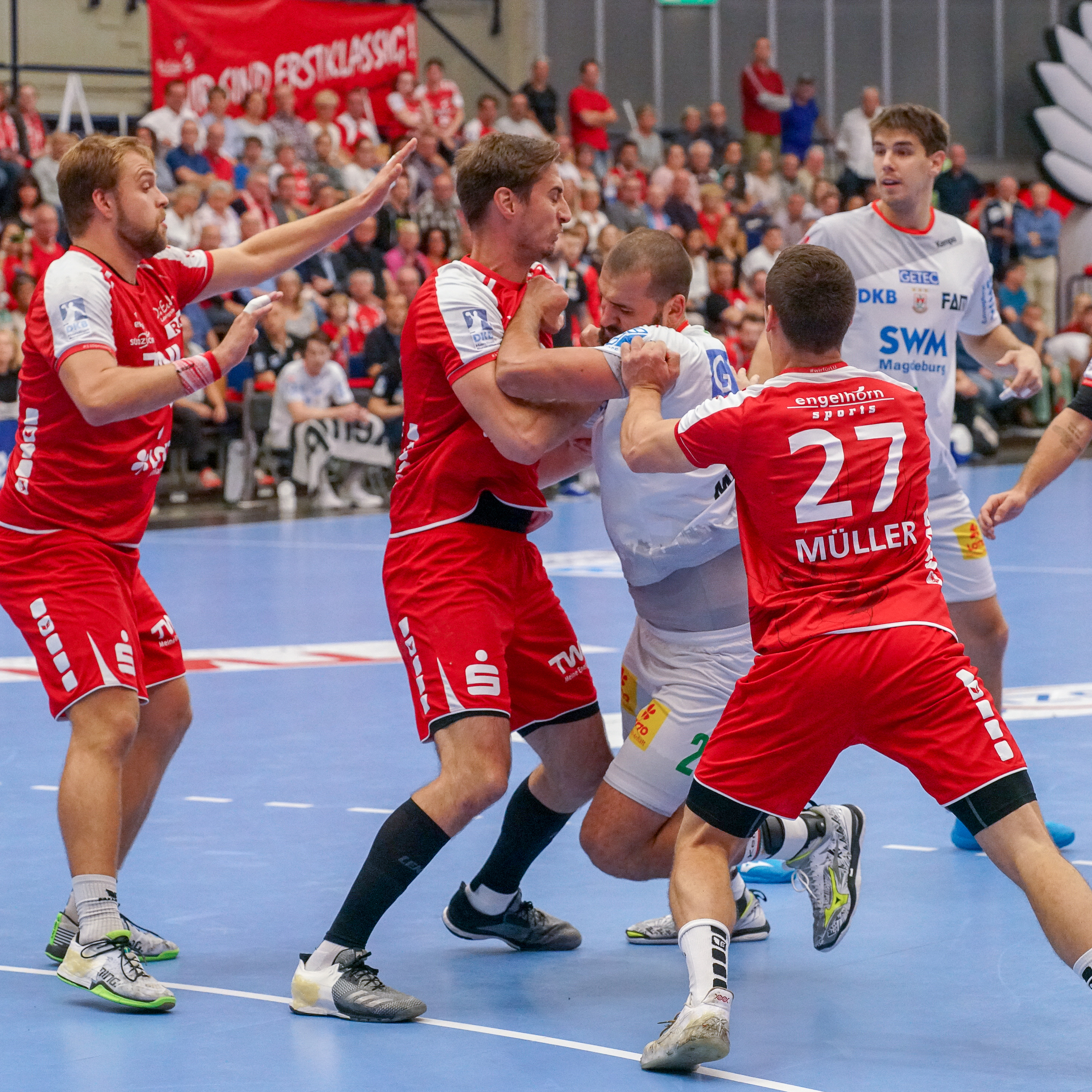 Die Eulen treten auswärts beim SC Magdeburg an - hier eine Szene aus dem Hinspiel.