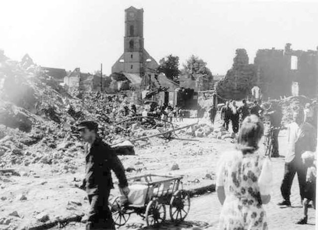 Die Innenstadt glich nach dem Bombenangriff einem Trümmerfeld. | Foto: Archiv