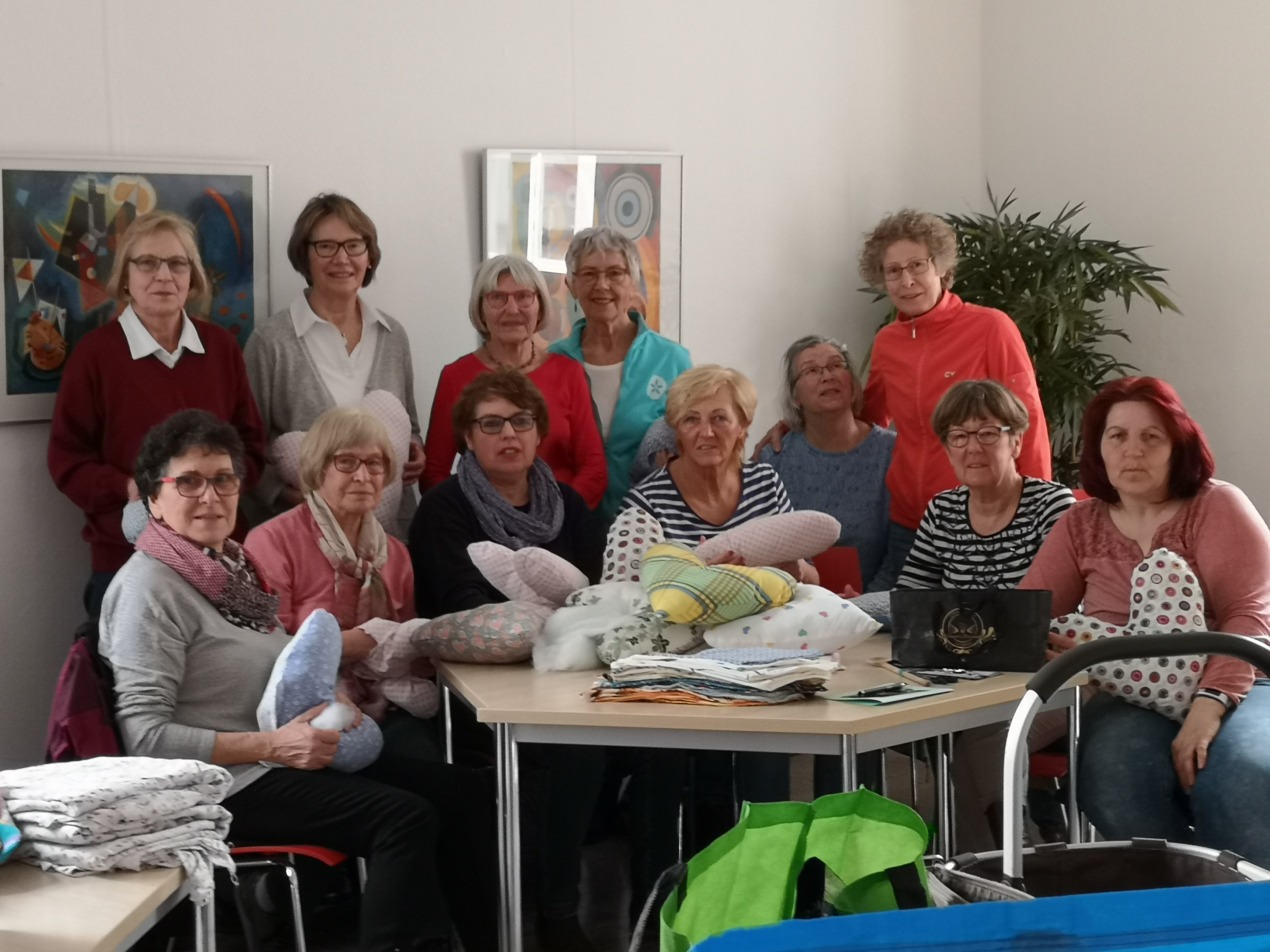 Die ehrenamtliche „Herzkissen-Gruppe“ besteht bereits seit sechs erfolgreichen Jahren.