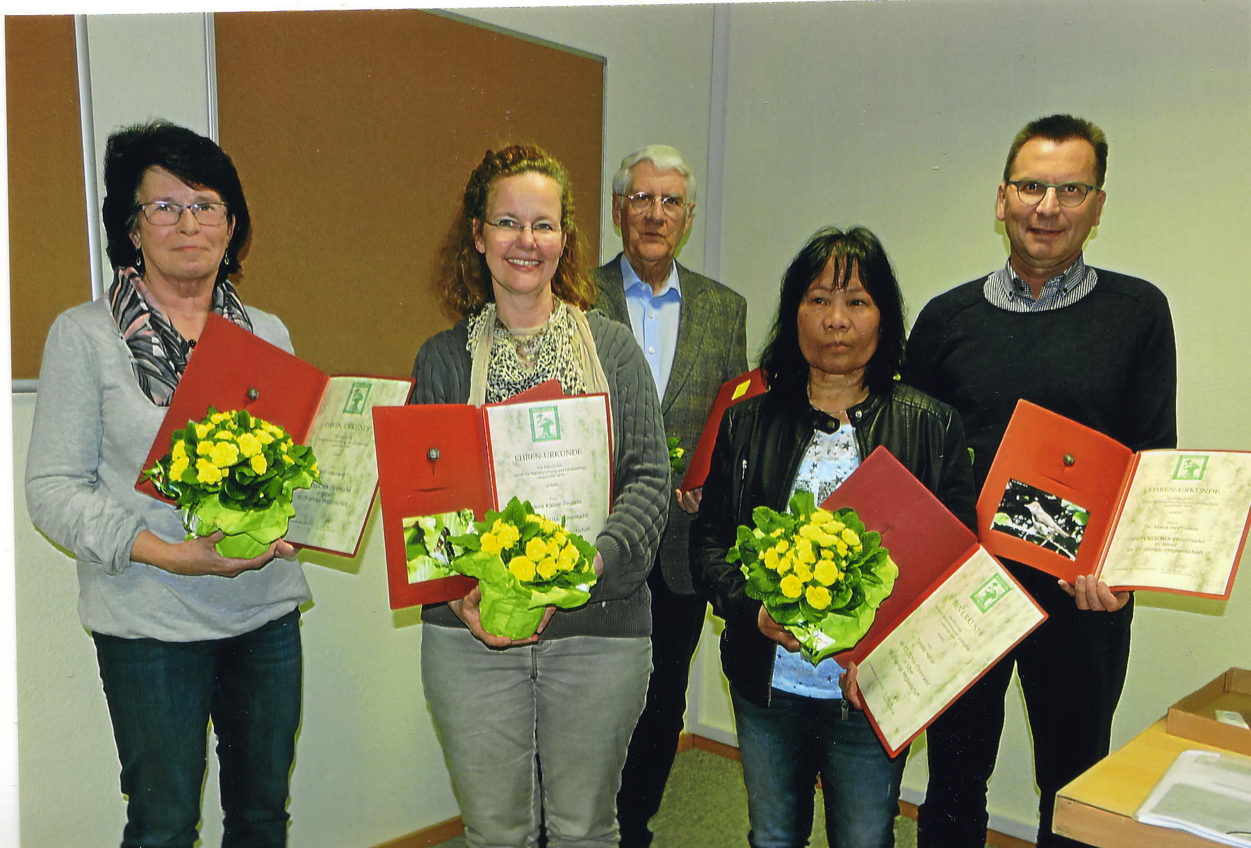 Heidi Vissmann, Andrea Kaiser-Feuerle, Ehrenmitglied Adolf Schäfer, Teresia Hattan und Dr. Klaus Hoffmann, von links nach rechts