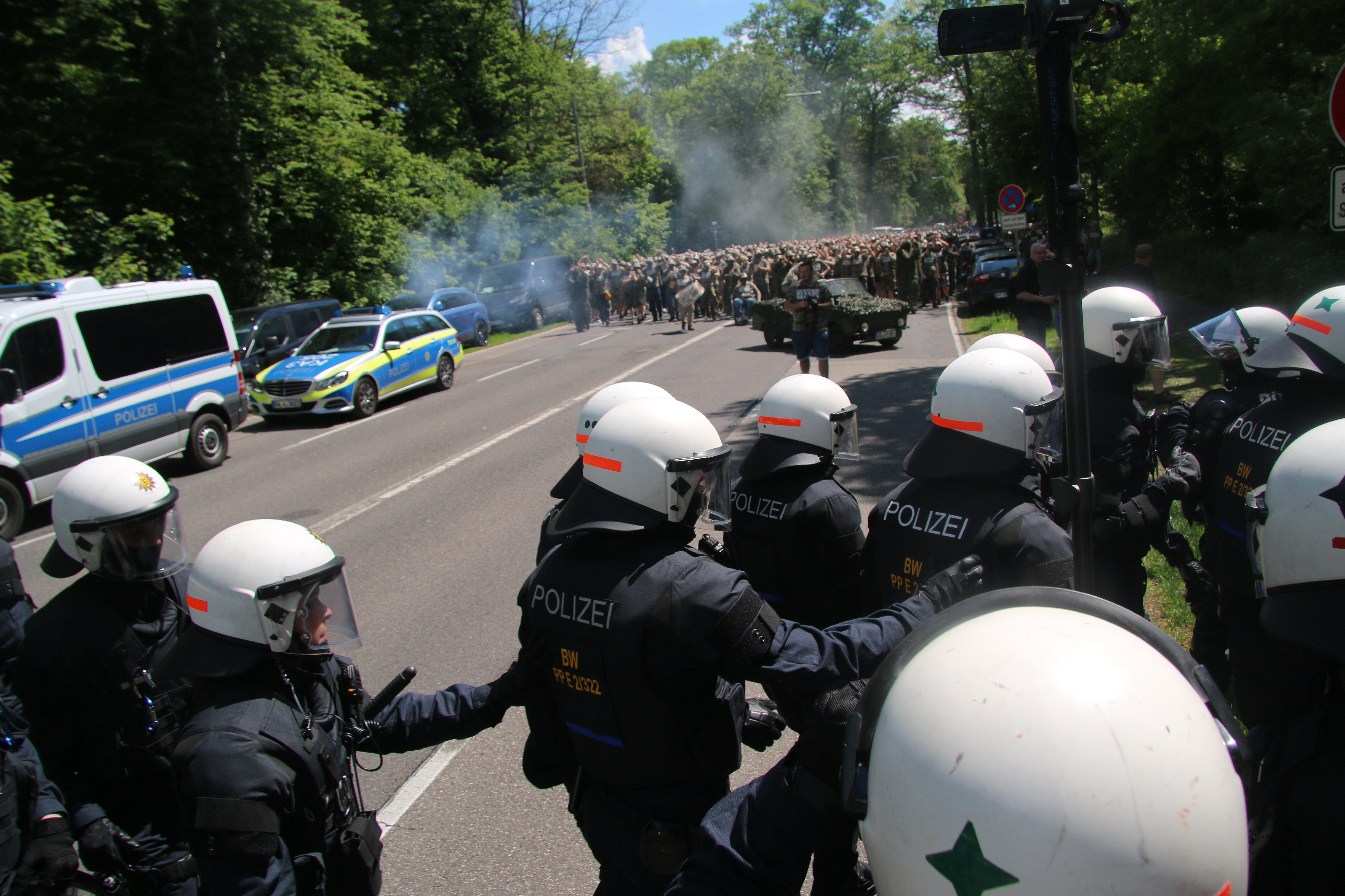 Polizei am Wildparkstadion im Einsatz - hier bei einem KSC-Spiel gegen Dresden 2017