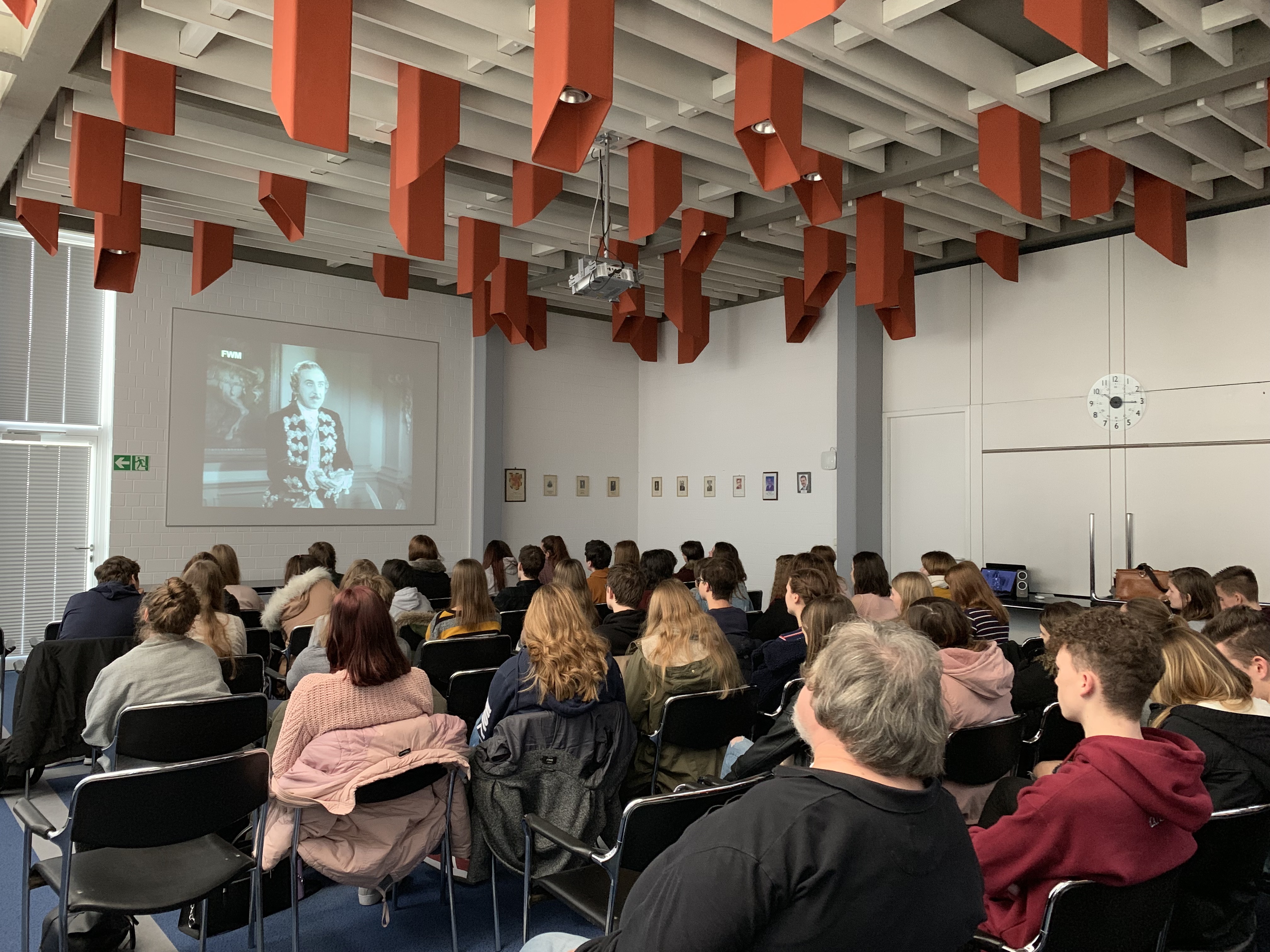 Welche manipulative Wirkung von Filmen ausgehen kann, lernten die Schüler der MSS 12 des Veldenz Gymnasiums jetzt „am eigenen Leib“ kennen.