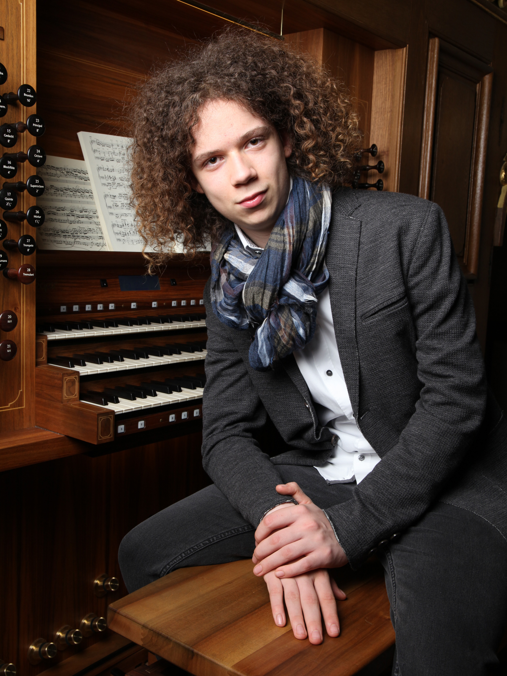 Thorsten Grasmück an der Rieger-Orgel