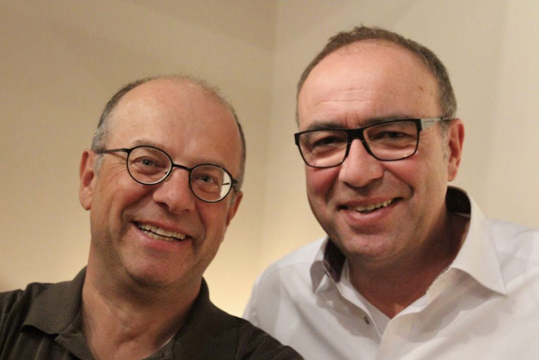 „Loss uns emol ebbes z’samme mache uff de Bühne vun de Welt - odder halt in de Palz“, das dachten sich die beiden Landauer Michael Konrad (li.) und Thomas Seither (re.).