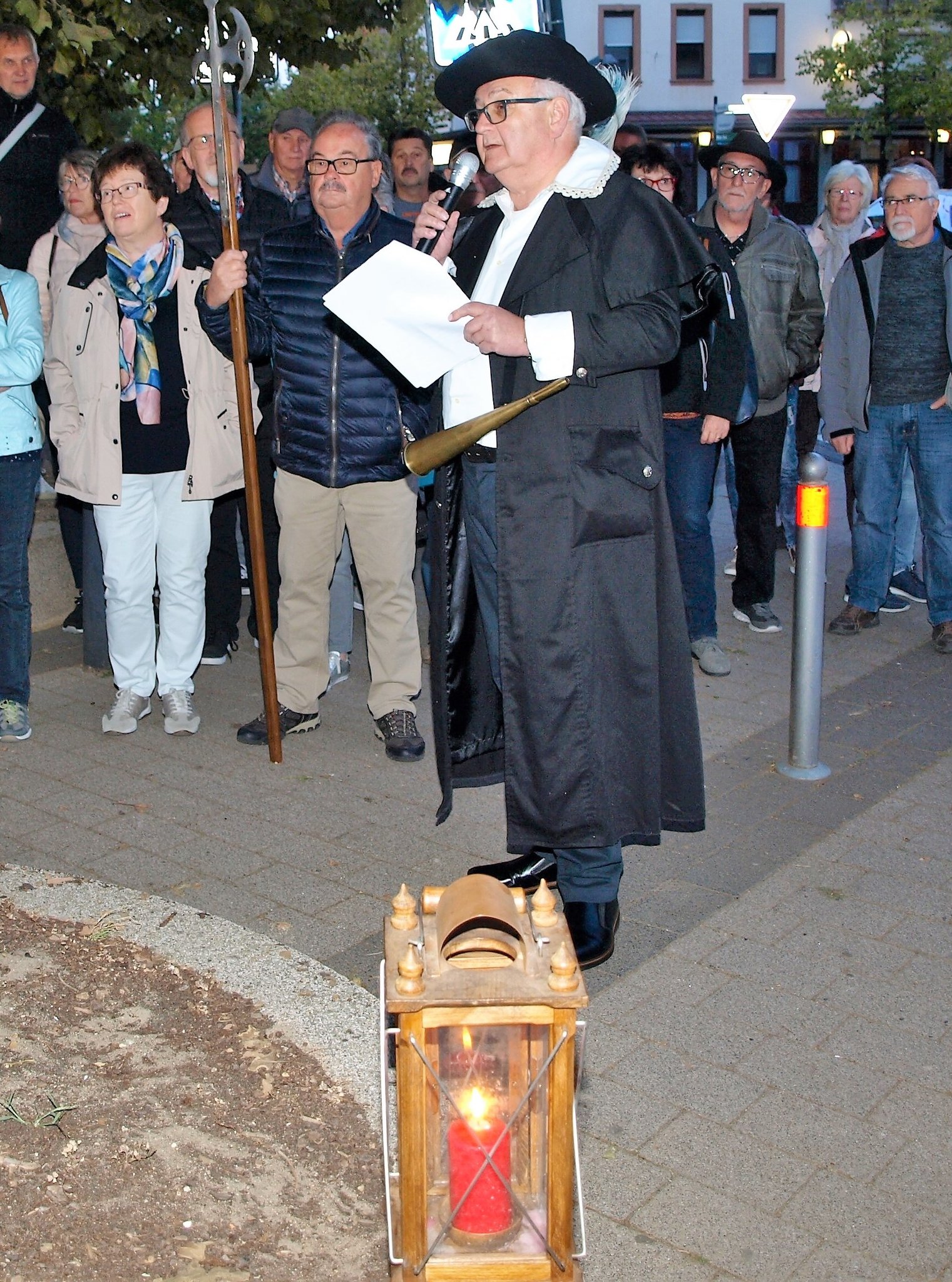Sie sucht ihn waghäusel
