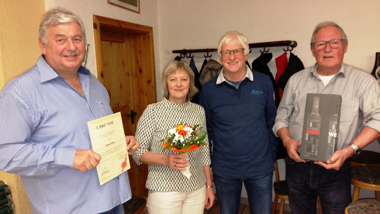 Auch Ehrungen gab's in der Mitgliederversammlung des TC Rehborn. Das Foto zeigt (von links) Horst May, Annerose Lieser, TC-Vorsitzender Heinrich Fleck und Karl-Eduard Deiler. Beim Fototermin fehlte Christa Rathmacher.