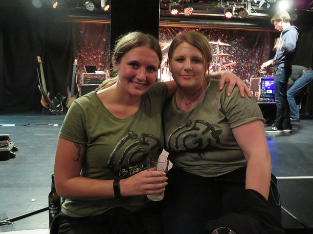 Danjela und Nadine glücklich nach dem Konzert | Foto: Brigitte Melder