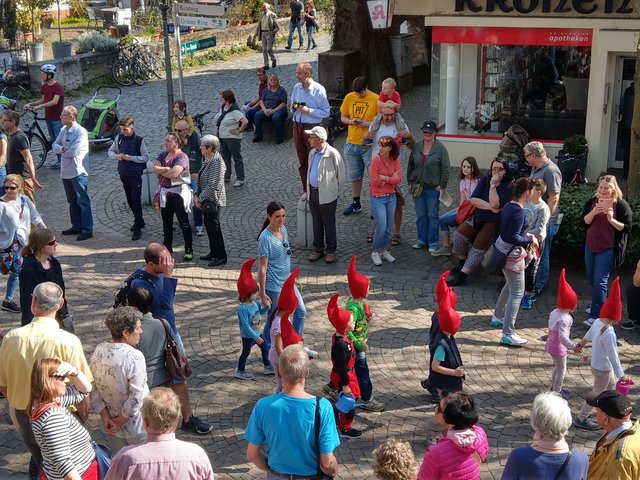 Auch kleine Zwerge liefen durch die Straßen.  | Foto: bas