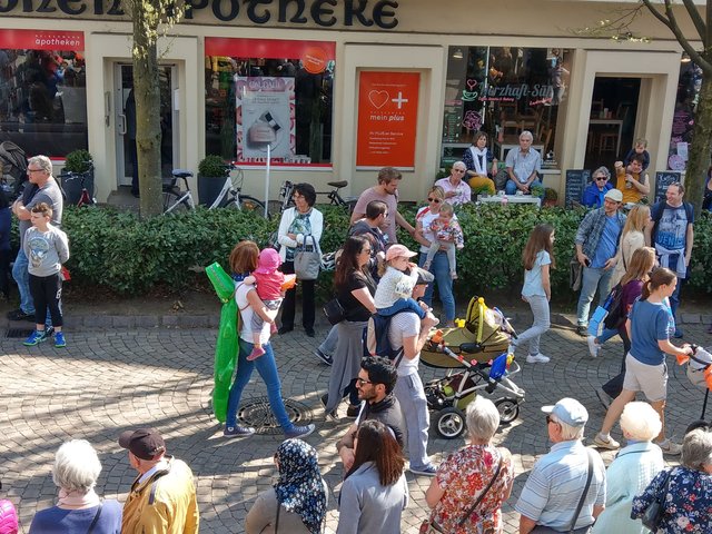 Die Kleinsten hatten Schwimmsachen dabei.  | Foto: bas