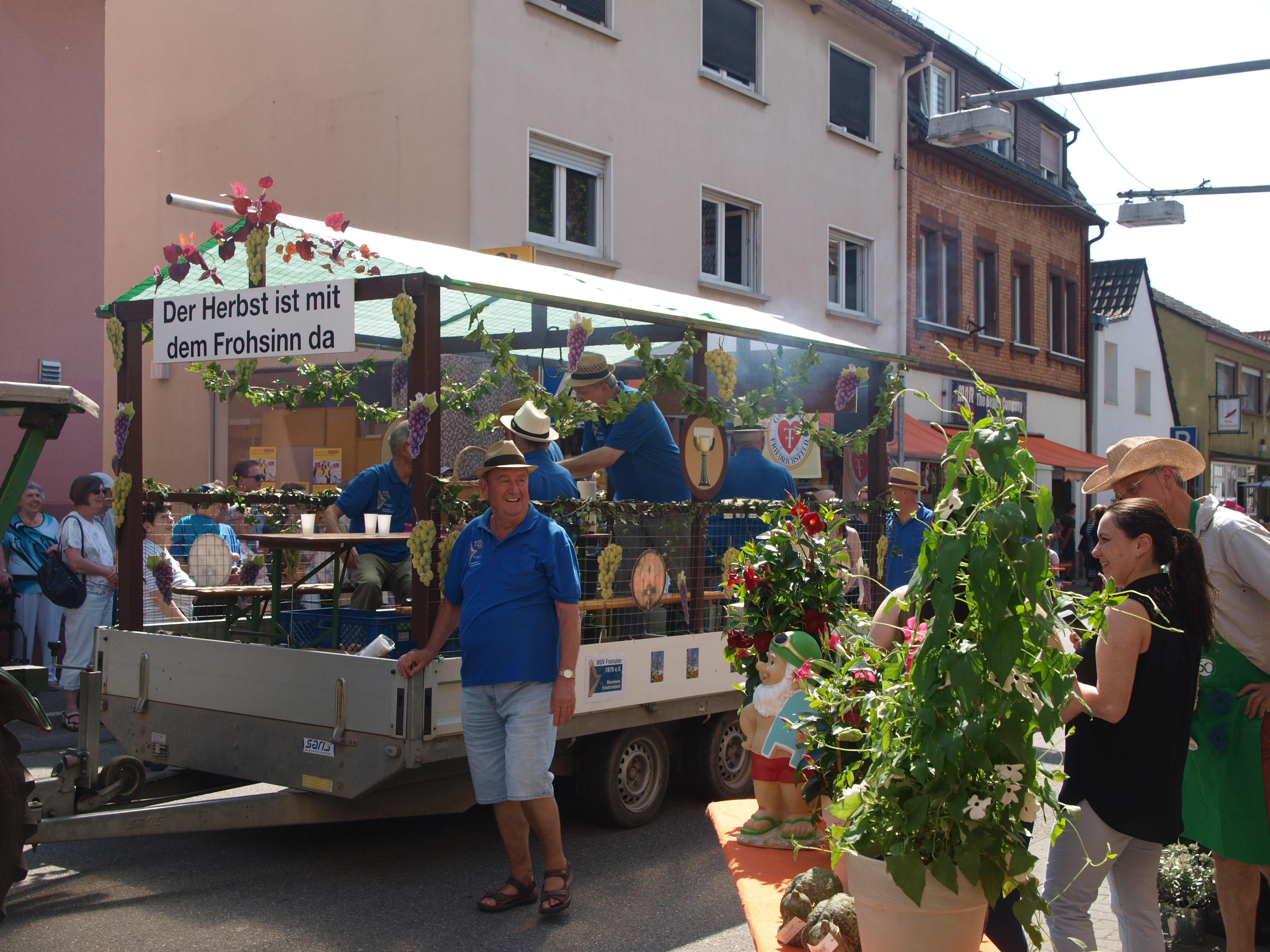 MGV Frohsinn mit seinem Wagen beim Sommertagszug 2018