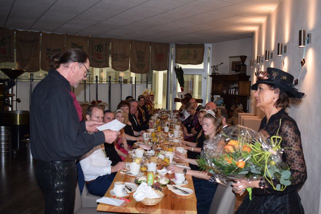 Das ehemalige Prinzenpaar Sabine II. und Bernhard I. luden zum Frühstück im "Kaffeefleck" ein.  | Foto: B. Bender