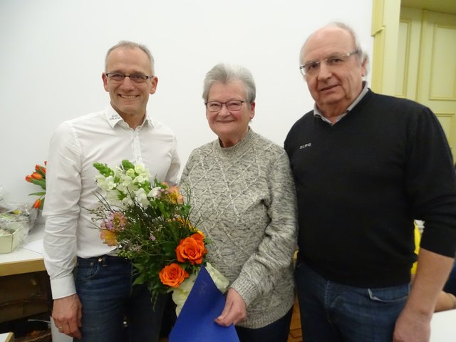 Ehrung von Marlies Barthlott wird für 60-jährige Treue zur DLRG | Foto: www.durlach.dlrg.de