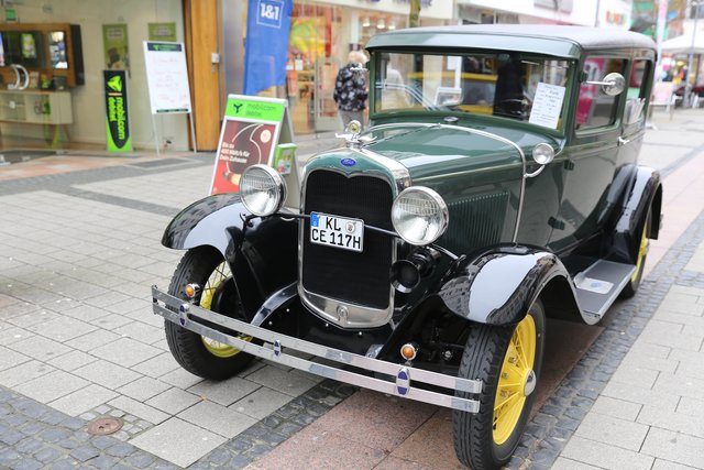 Es gibt Oldtimer zu bestaunen Foto: Jens Vollmer