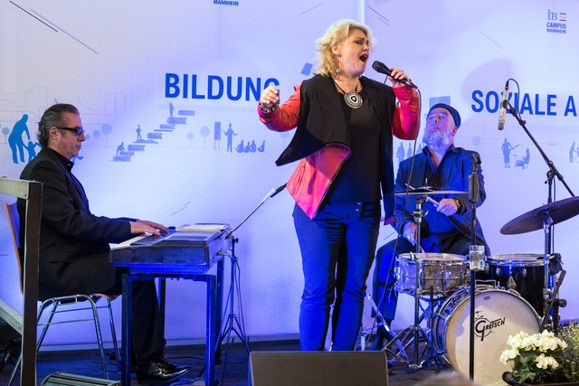 Drei Hochkaräter (von links): Paata Demurishvili, Nicole Metzger und Erwin Ditzner.  | Foto: Gaier