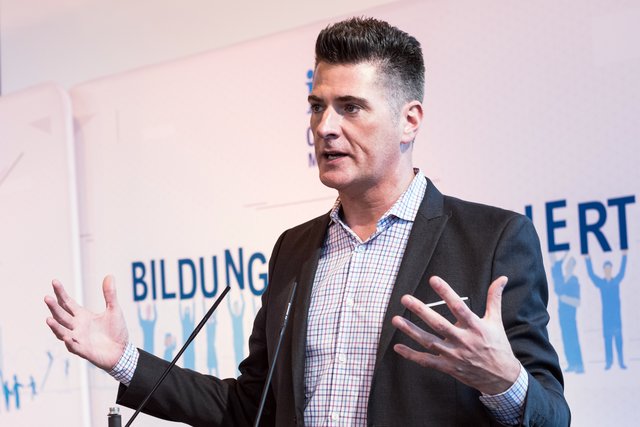 Anthony Salcito, Vice President of Worldwide Education bei Microsoft, war zu Gast, weil der IB Campus Mannheim die einzige deutsche Einrichtung im Microsoft Flagship Scholl Programm ist.  | Foto: Gaier