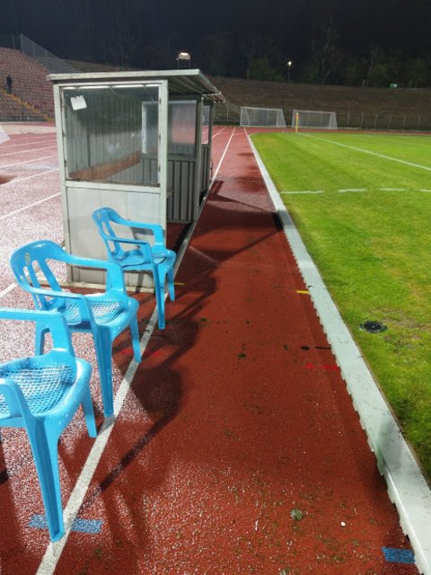 Die verwaiste Mannschaftsbank nach dem Spiel. | Foto: BAS