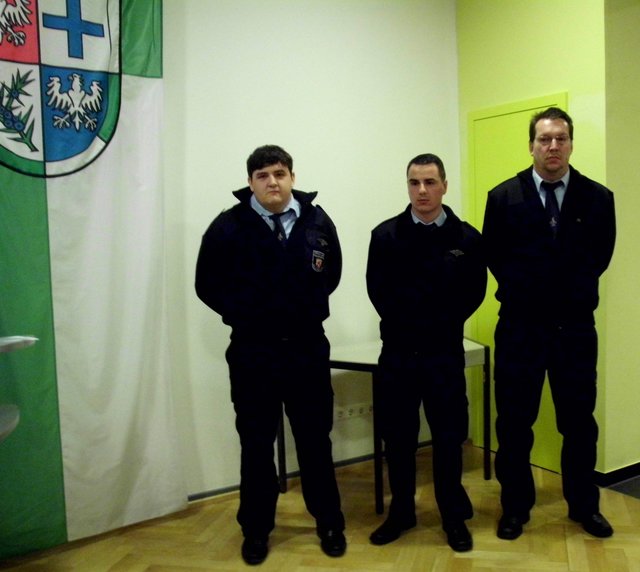 Beförderung zum Hauptfeuerwehrmann (von links): Jonas Menzel (Hauenstein), Dustin Steigner (Schwanheim), Dirk Hoske (Wilgartswiesen) | Foto: W. G. Stähle