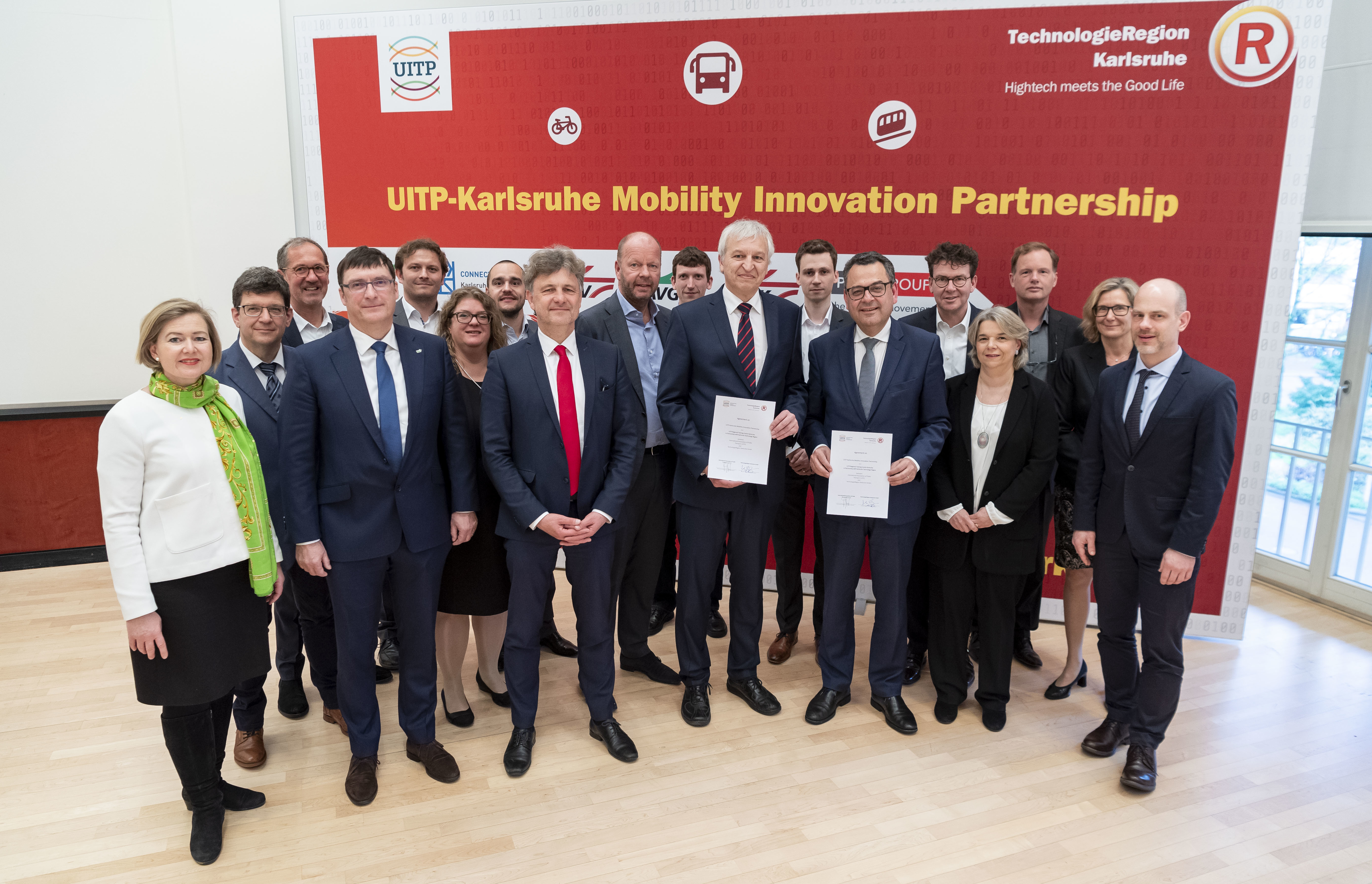 Zu den Gründungspartner der „UITP-Karlsruhe Mobility Innovation Partnership“ gehören neben der TechnologieRegion Karlsruhe GmbH, die INIT, die PTV GROUP, die Karlsruher Verkehrsverbund (KVV) mit Albtal-Verkehrs-Gesellschaft mbH (AVG) und Verkehrsbetriebe Karlsruhe (VBK), die Karlsruher Messe und Kongress GmbH (KMK), das Karlsruher Institut für Technologie (KIT) mit dem Leistungszentrum Profilregion Mobilitätssysteme Karlsruhe, die Hochschule Karlsruhe – Technik und Wirtschaft (HsKA), das FZI Forschungszentrum Informatik und die Industrie- und Handelskammer Karlsruhe