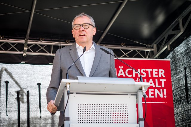 OB Dr. Peter Kurz eröffnete den Reigen der Redner. | Foto: Gaier