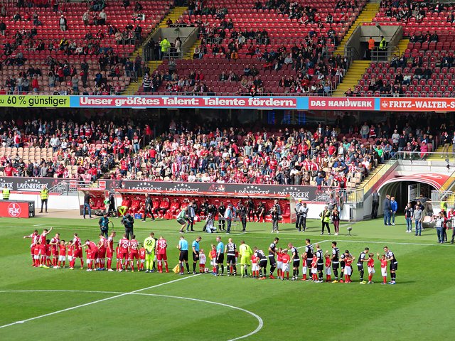 Aufstellung beider Mannschaften | Foto: Brigitte Melder