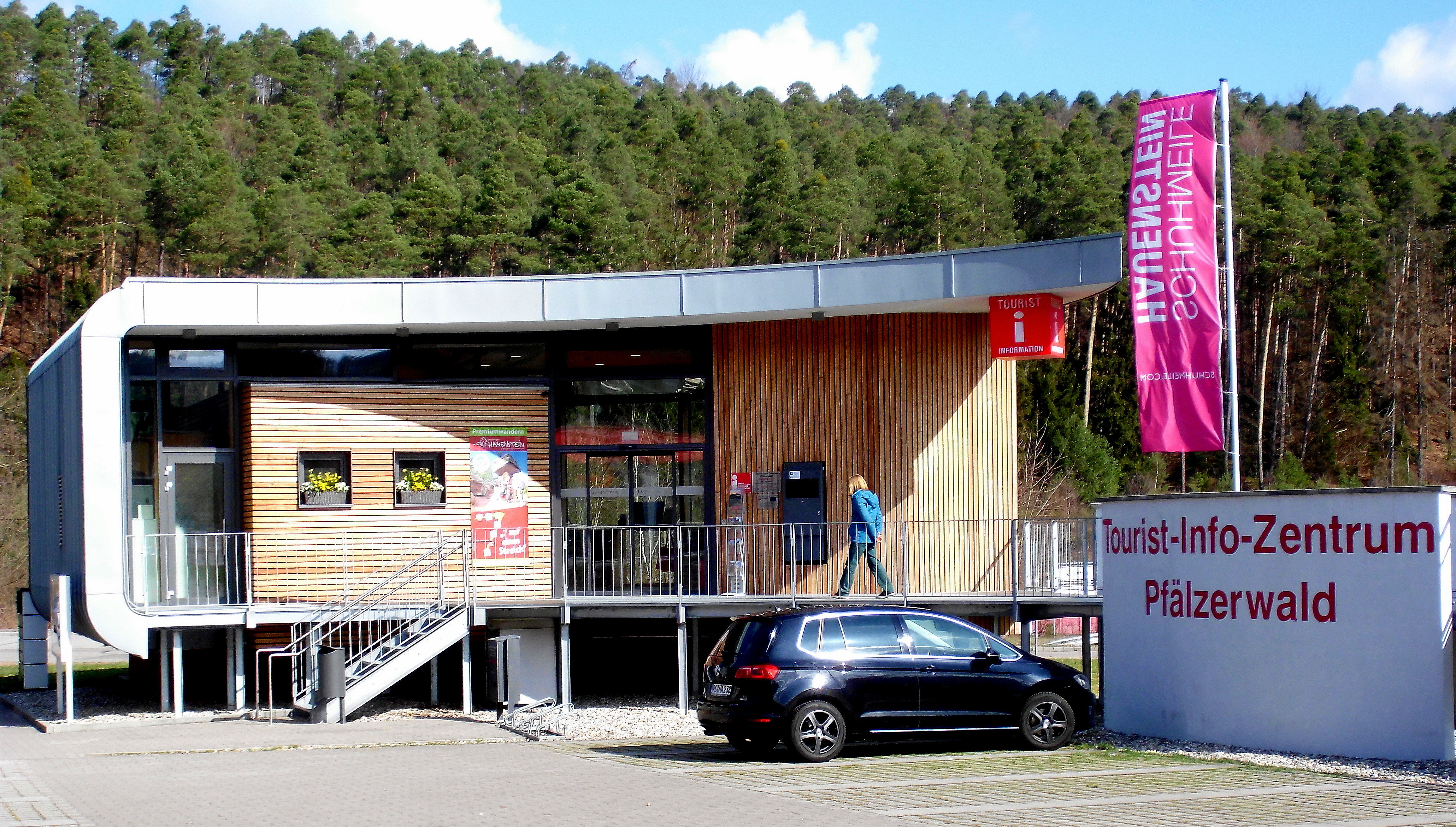 Tourist-Info-Zentrum Pfälzerwald, bei "Schuhmeile"