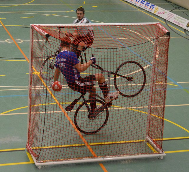 ... und später den 3:3-Ausgleich war Patrick Mergel im Tor der Bolandener machtlos | Foto: |szip