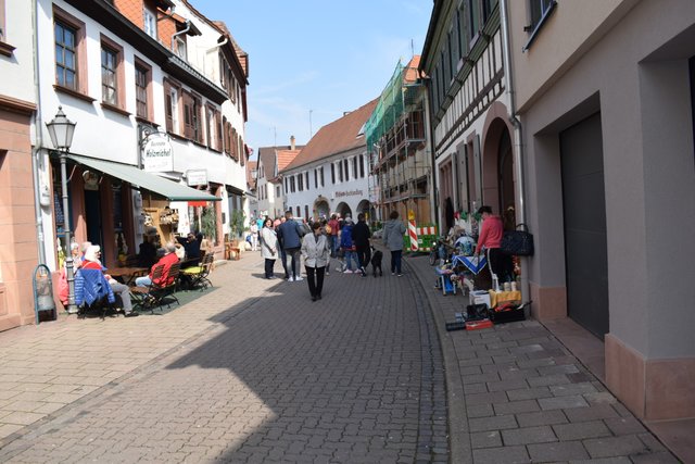 Der verkaufsoffene Sonntag lockte zusätzlich zahlreiche Besucherinnen und Besucher in die Kurstadt. | Foto: B. Bender