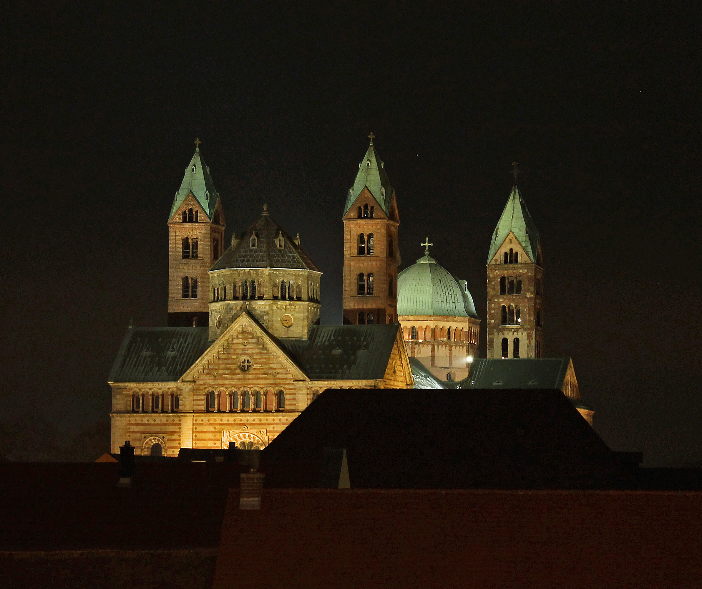 Bereits in den vergangenen Jahren folgten zahlreiche Menschen der Einladung und waren begeistert von der Atmosphäre im Dom, vom Kerzenlicht und der Musik.