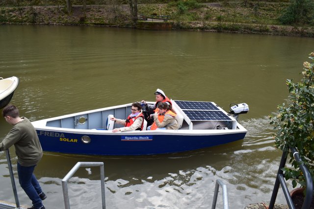 Rundfahrt auf dem Schwanenweiher. | Foto: B. Bender
