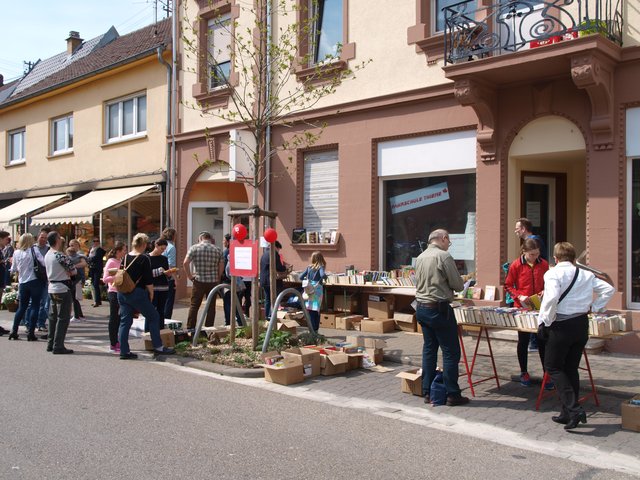 Flohmarktstand des Fördervereins der Stadtbücherei Friedrichsfeld | Foto: Kristin Hätterich