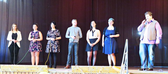 Eine kleine Auswahl der Musicalgroup singt Lieder | Foto: Brigitte Melder