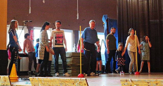 Eltern und Kinder sprinten um die Wette | Foto: Brigitte Melder