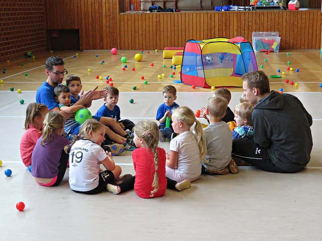 Nach den Feierlichkeiten wird erstmal gesungen | Foto: Brigitte Melder