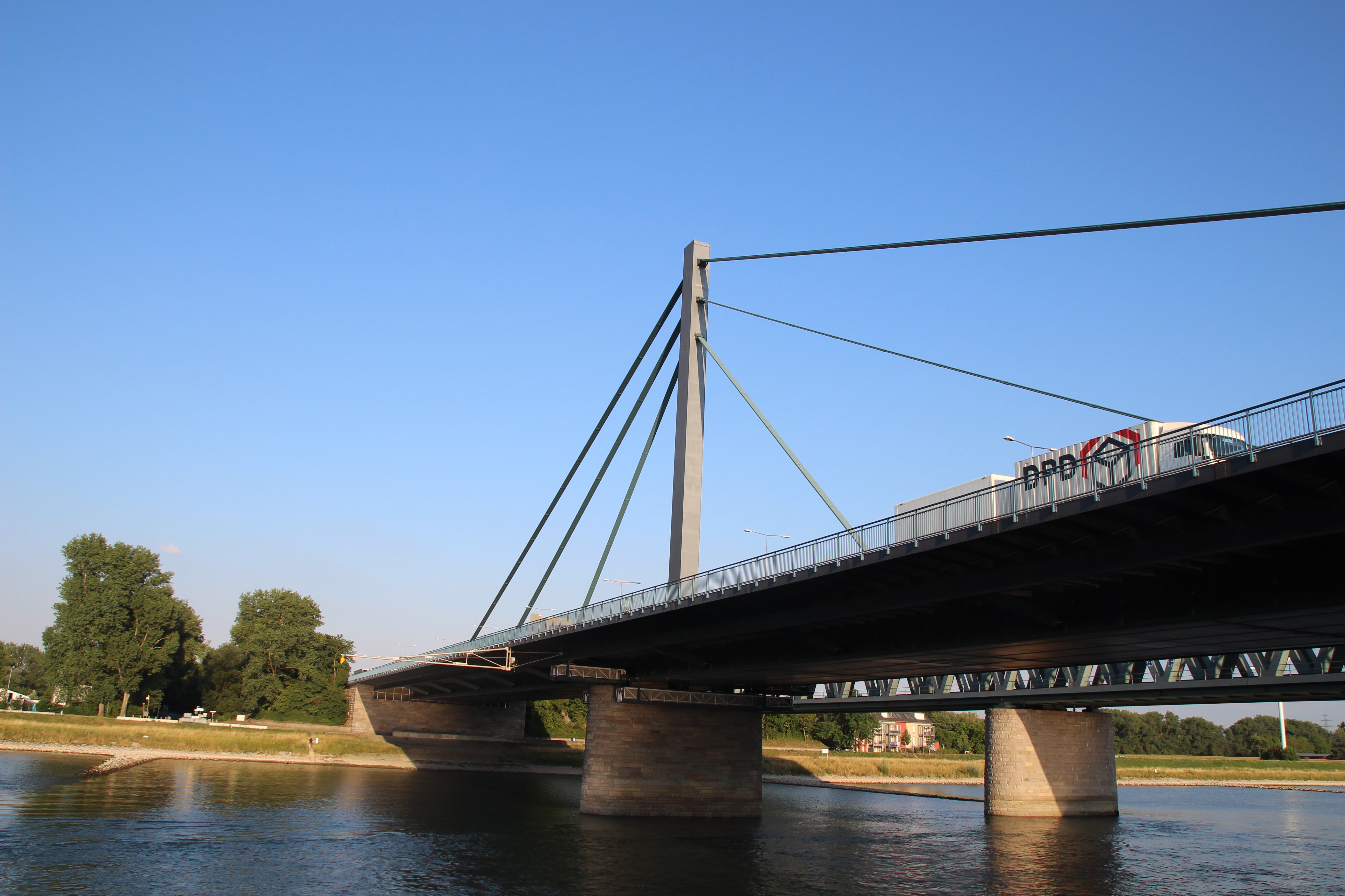 Der Karlsruher Gemeinderat ist mehrheitlich gegen eine zweite Rheinbrücke.