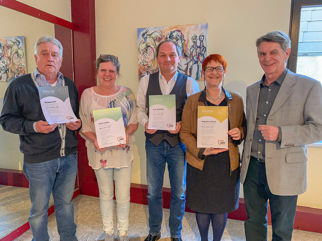 Ehrungen beim AWO-Ortsverein Waghäusel: Roland Rolli, Heidi Urban, Lutz Schöffel, Angelika Nosal und AWO-Vorsitzender Roland Herberger (v.l.)