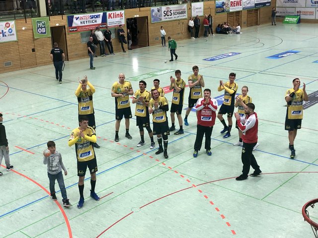 Jubel und Dank an die Fans nach dem verdienten Sieg in Oppenweiler | Foto: RNL