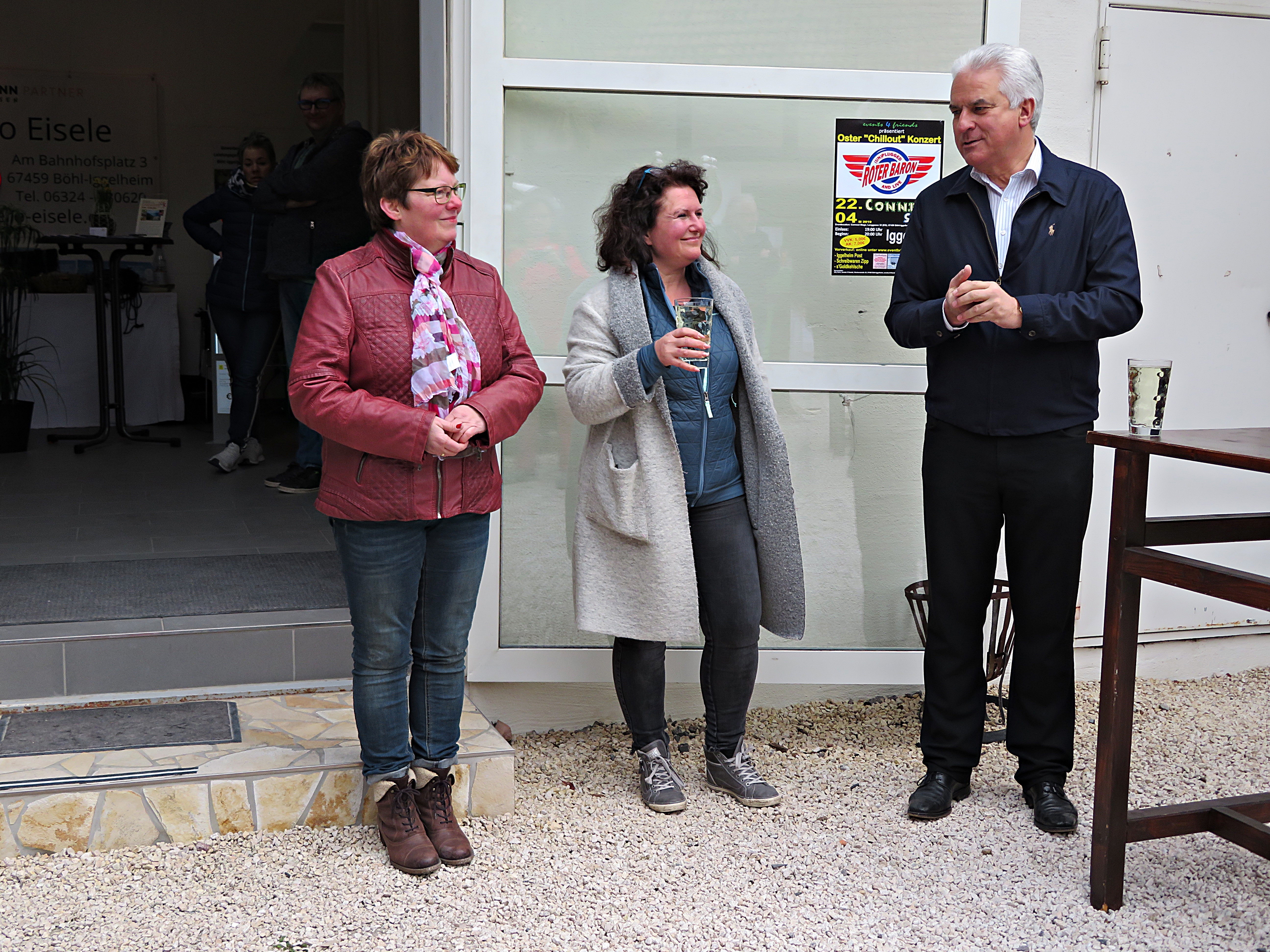 Ria Vogt, Tina Krauß und Peter Christ eröffnen den Markt