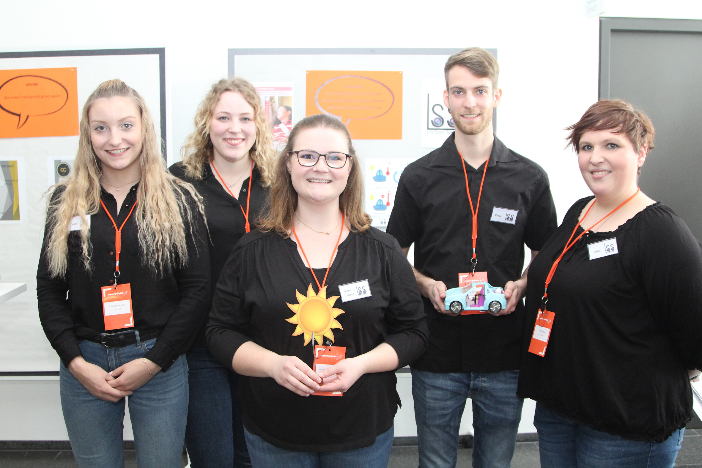 Das Schülerteam aus Kaiserslautern: Celine Heinzmann, Alina Armbrust, Anna-Larissa Lersch, Pascal Baumbauer und Saskia Zwing (von links) Foto: PS