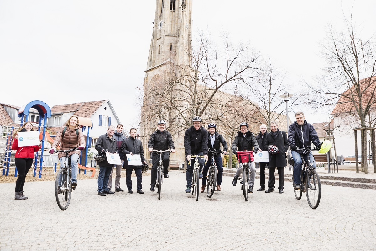 In den drei STADTRADELN-Wochen ist jedermann eingeladen, möglichst viele Kilometer, die er gewöhnlich mit dem Auto zurücklegt, durch Fahrradkilometer zu ersetzen.