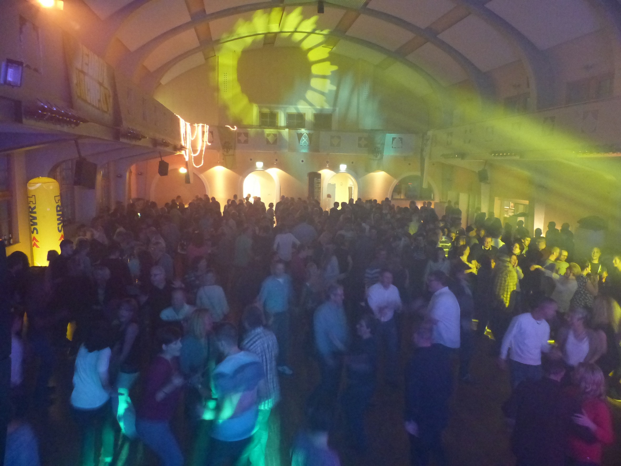 Der VfR Hettenleidelheim und sein Förderverein laden für den 30. April zur Night Fever Party in die Festhalle ein.