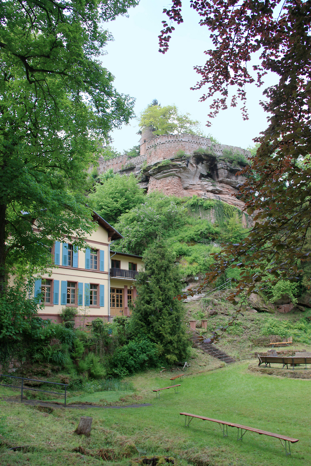 Villa Denis und Burg mit Park in Diemerstein