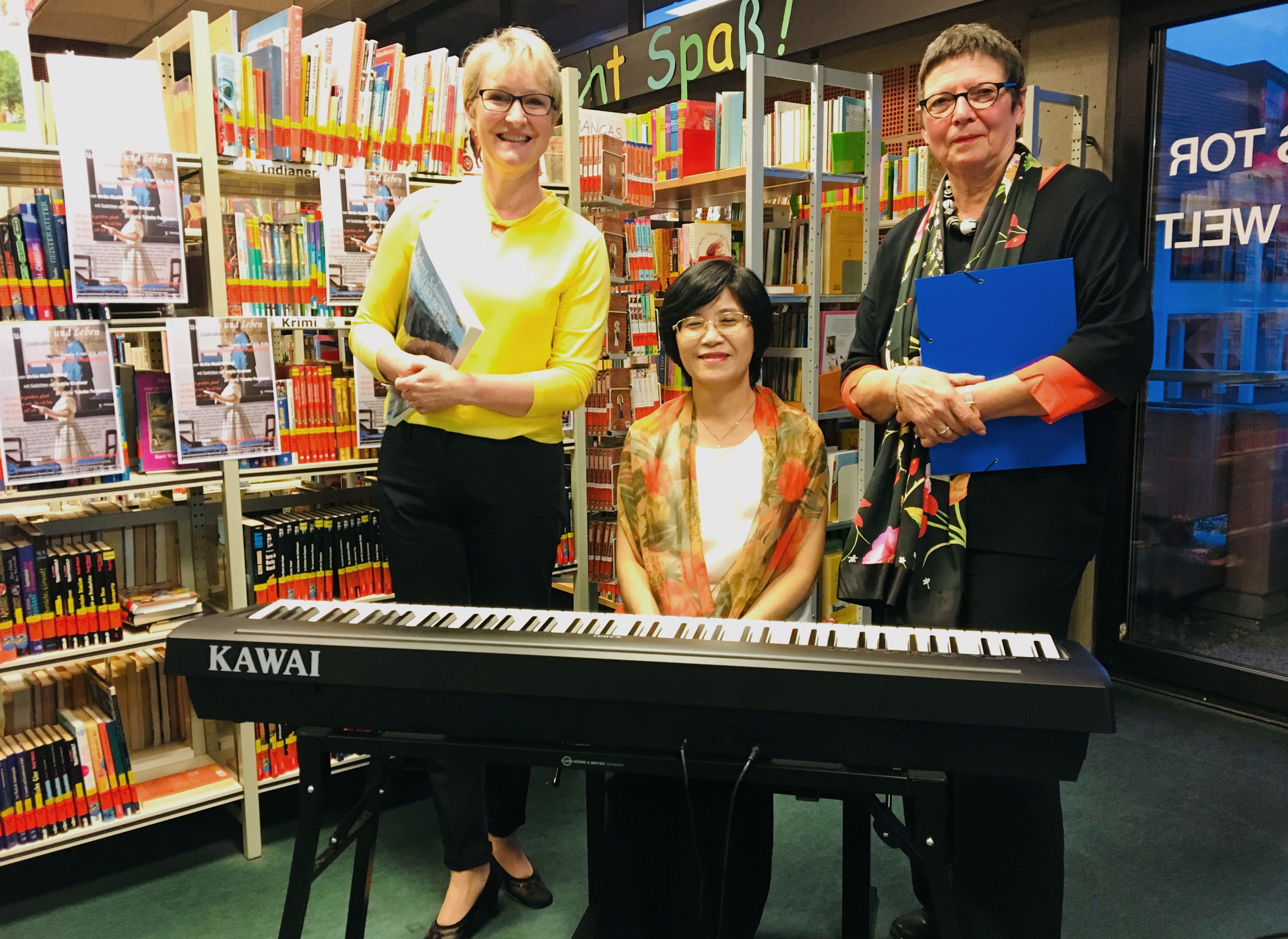 v.l.n.r. Sopranistin Ulrike Machill-Bengl, Pianistin Takako Furukawa, Schriftstellerin Katrin Kirchner