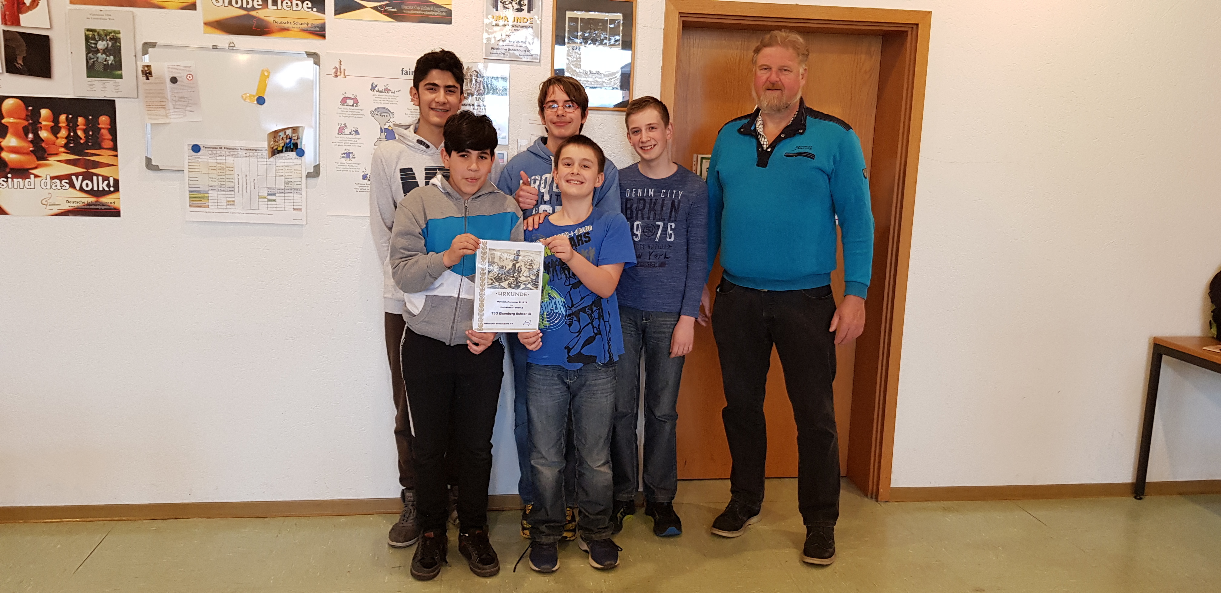 Hussam und Wessam Al Sholi, Benjamin Bittner, Benjamin und Emanuel Balluch und Klaus Schimmelpfennig, von links nach rechts.