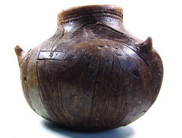 Eine typische Bandkeramiker-Flasche, die ebenfalls in Herxheim gefunden wurde.
