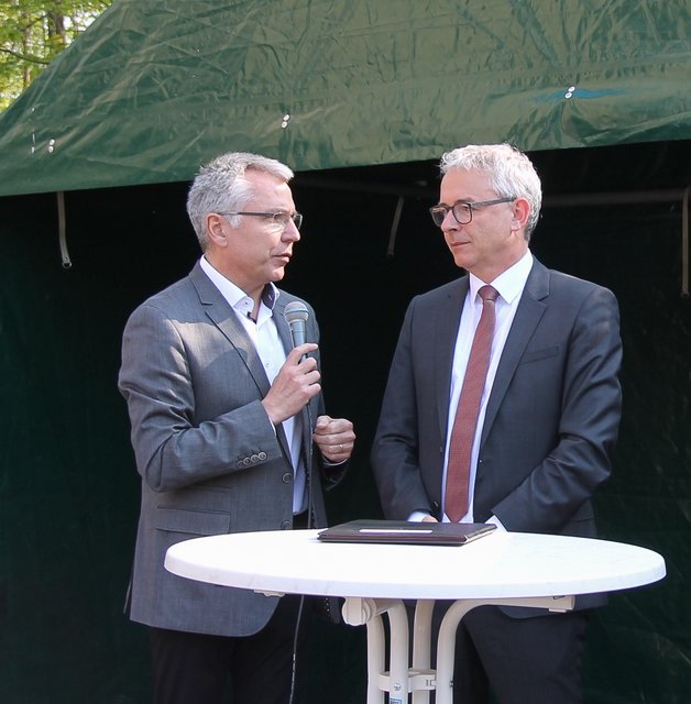 Kreisübergreifendes Projekt: Die Landräte Stefan Dallinger (links) und Dr. Christoph Schnaudigel (rechts) | Foto: Heike Schwitalla