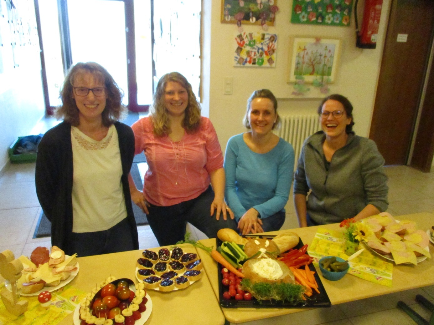 Zum „Osterhasenfrühstücksbuffet“ hatte die Kita Piepmatz Grumbach vor Ostern eingeladen - danach ging's gestärkt zur Ostereiersuche.