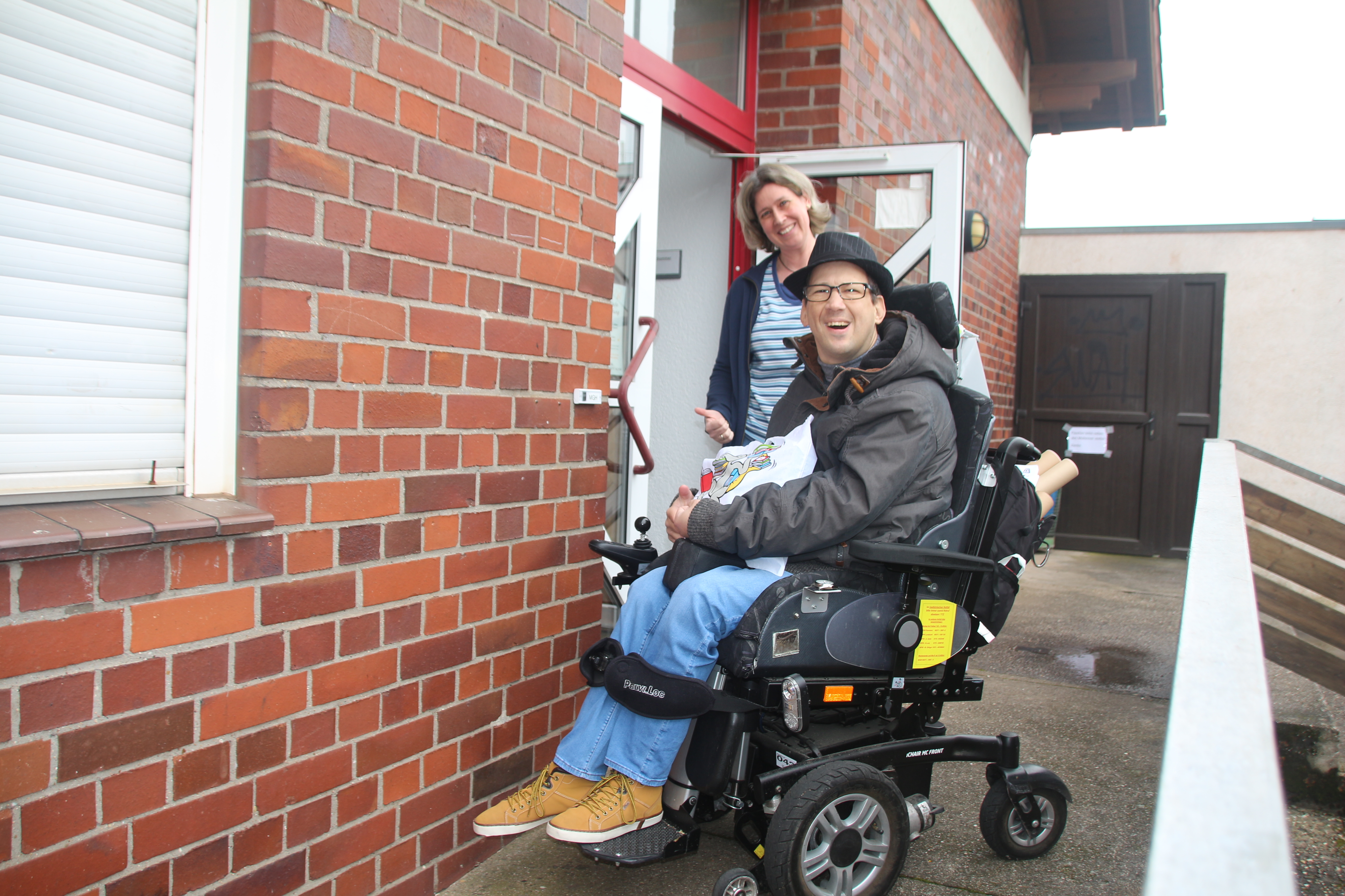 Marc Stilb weiht Funkklingel am MGH ein Foto: PS/MGH